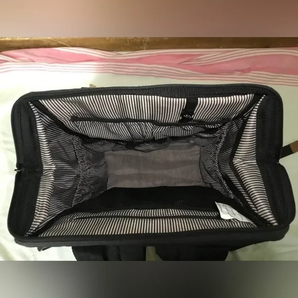 Hap Tim Multi-Function Diaper Bag - Picture 3 of 3